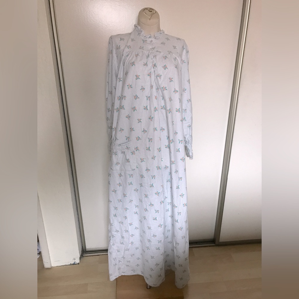 VTG Carriage Court Floral Striped Ruffle Sleep Nightgown White Light Blue S